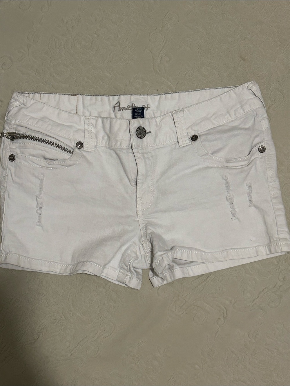 Amethyst Jeans White Low-Rise Denim Shorts